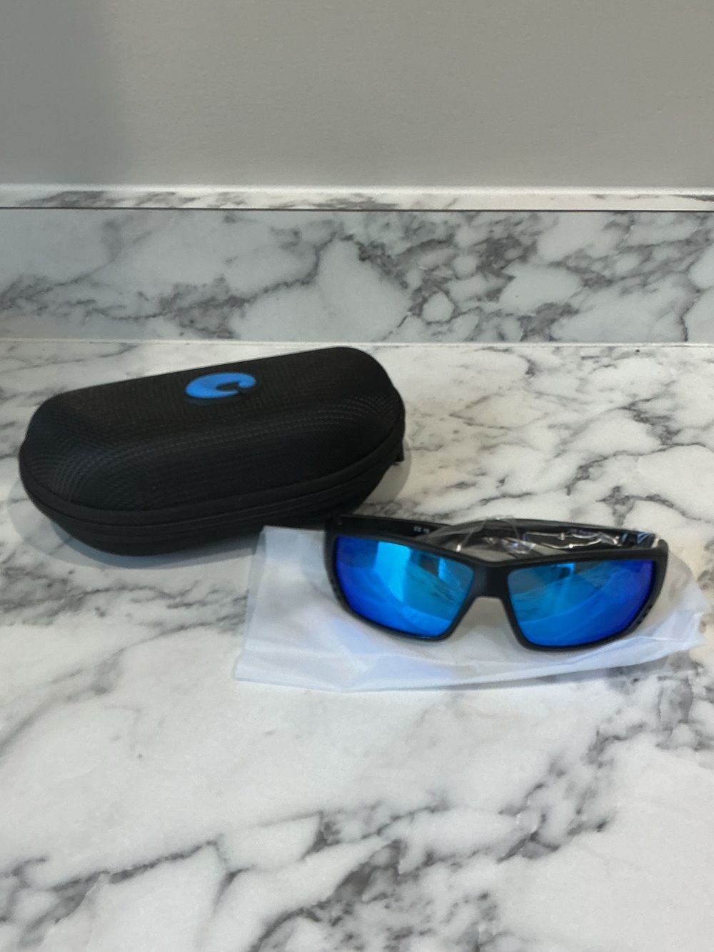Costa Del Mar Men's Tuna Alley Blue Lens Sunglasses with Protective Case New